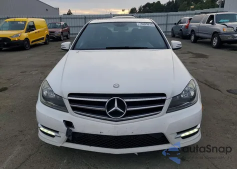 2014 Mercedes-Benz C 250 из США, поврежденный, VIN WDDGF4HB2EA959563